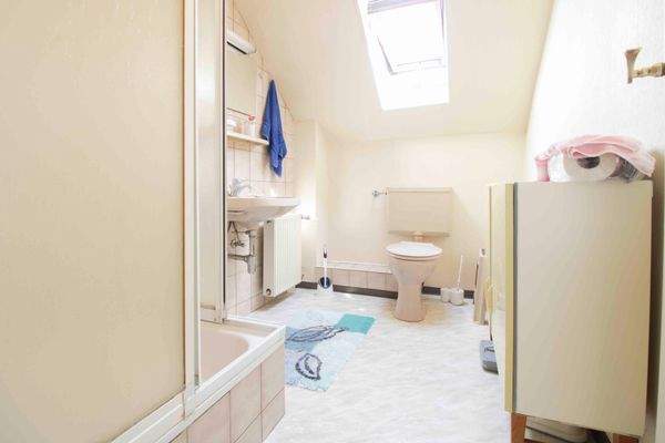 Badezimmer mit Dusche OG