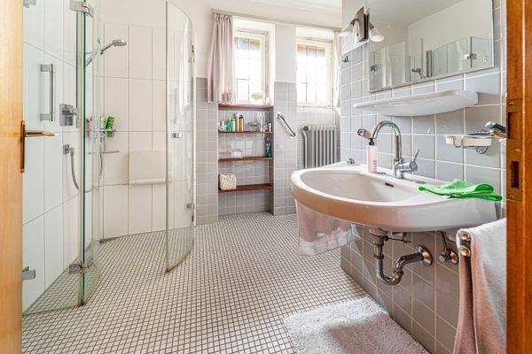 Modernisiertes Badezimmer.