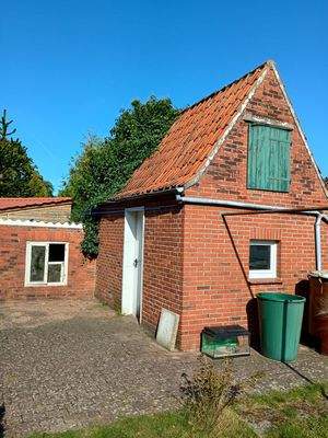 Freistehender massiver Abstellraum 1