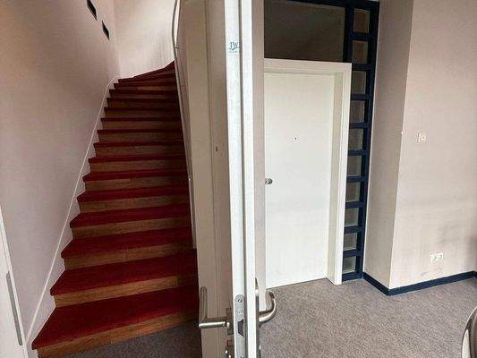 Der Eingang in 'das-Haus-im-Haus' im 2. OG (1. von