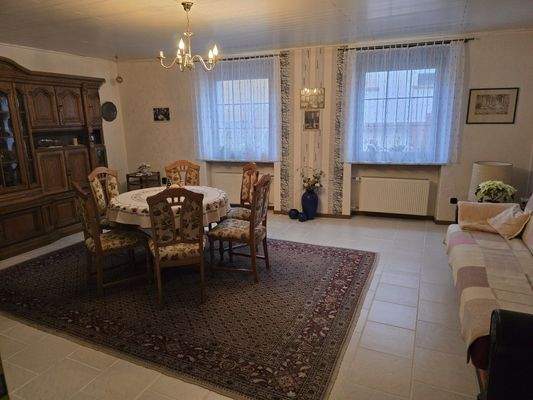 Wohnzimmer/ Esszimmer