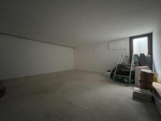Keller mit Treppe zum Garten