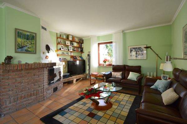 EG Wohnzimmer mit Kamin.jpg