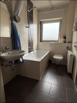 Modernes, funktionales Bad