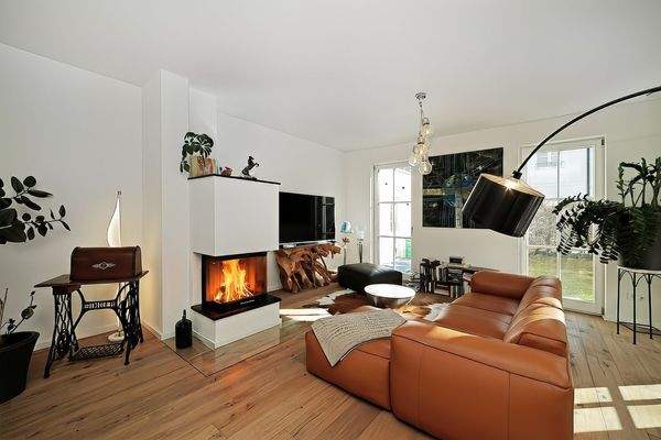 Wohnzimmer mit Kamin-optimiert