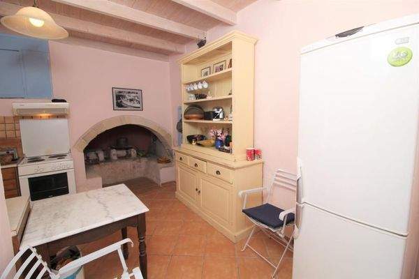 Schönes Steinhaus zum Verkauf mit Meerblick in Aspro