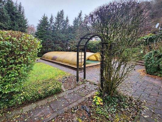 Terrassenbereich mit Pool