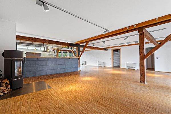 1. OG - Großer Raum / Eventküche / Umwandlungspotenzial