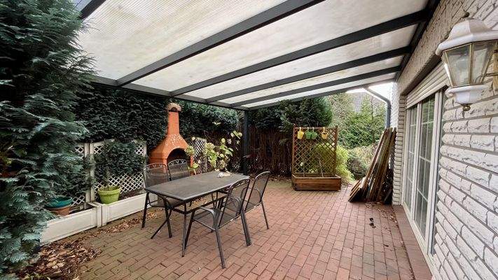 überdachte Ost-Terrasse