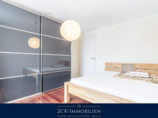 mit Schlafzimmerschrank