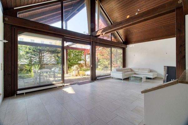 Wohnzimmer mit 5 Meter Raumhöhe