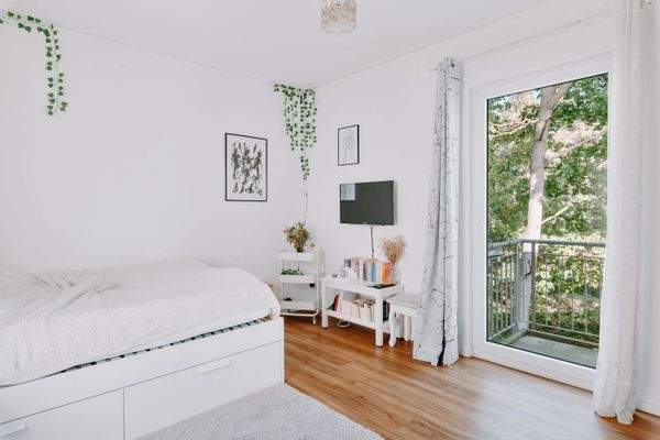 Schlafzimmer mit direktem Ausgang auf den Balkon