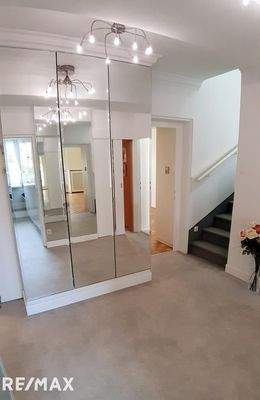 Vorraum und Aufgang zur oberen Etage