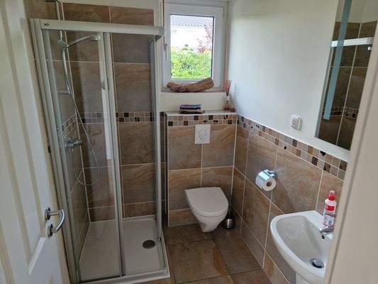 Gäste-WC mit Dusche.jpg