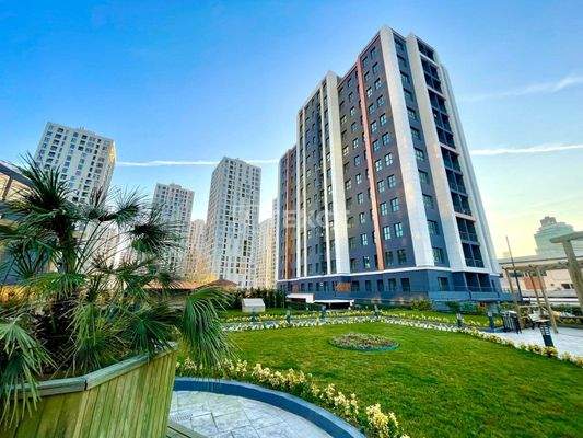 Apartments 100 Meters from the E-5 Highway in Esenyurt