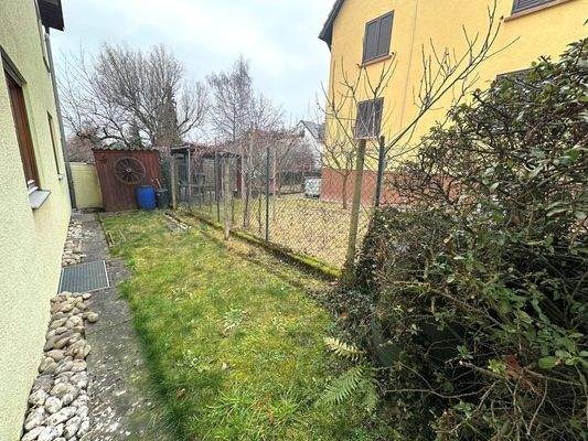 Garten mit Geräteschuppen