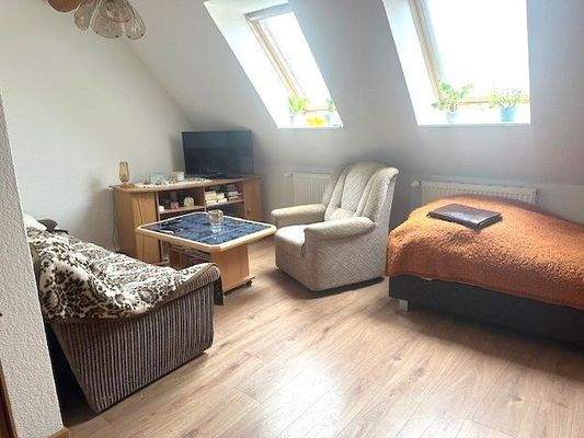 Whg. 3 Wohn- &amp; Schlafzimmer