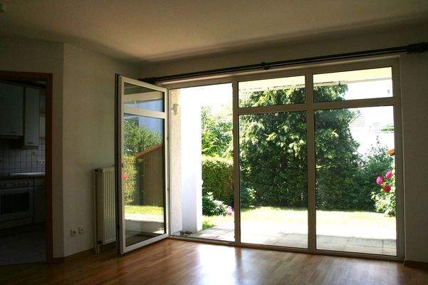 Wohnzimmer_Zugang_Terrasse_002