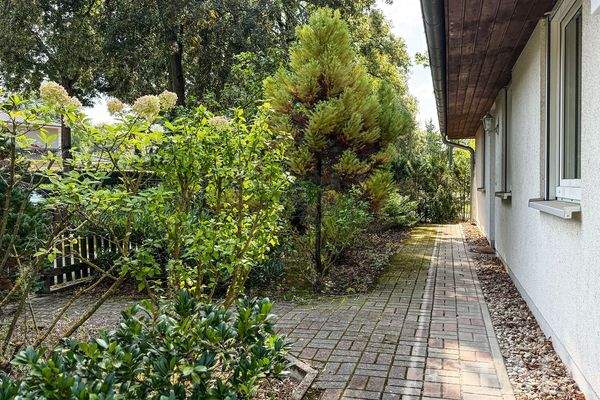 Vorgarten und Hauseingang