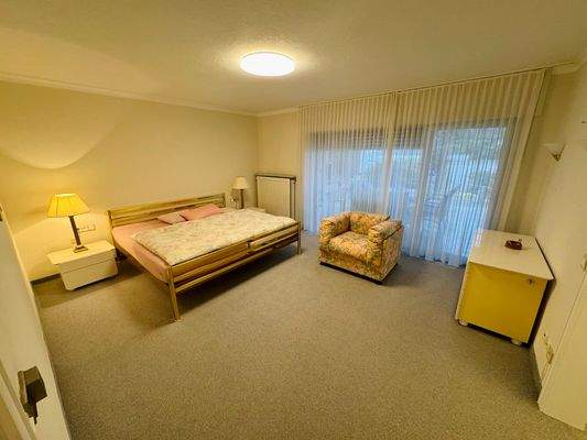 Schlafzimmer 1 mit Zugang zur Terrasse