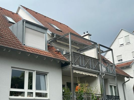 Außenansicht mit Balkon