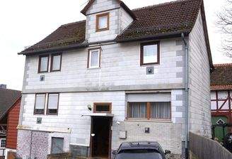 Straßenansicht vom Haus.JPG