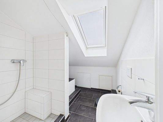 Duschbad im Dachgeschoss
