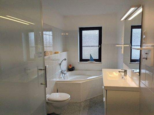 Vollbad mit sep. Dusche