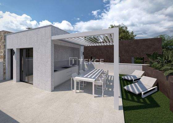 Stylish Villa with Private Pool & Solarium in Los Alcázares