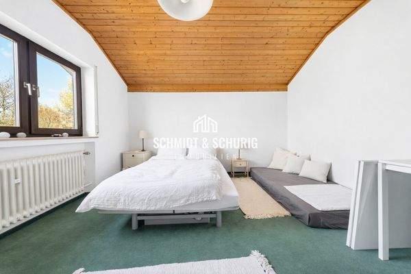 Schlafzimmer / Dachgeschoss