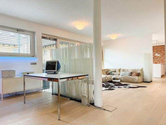 Arbeitsplatz / Wohnzimmer