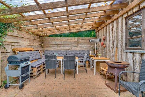 ... und gemütlicher Terrasse!