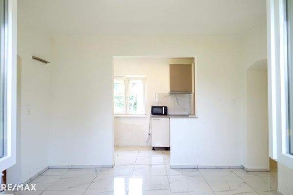 Wohnzimmer mit Küche