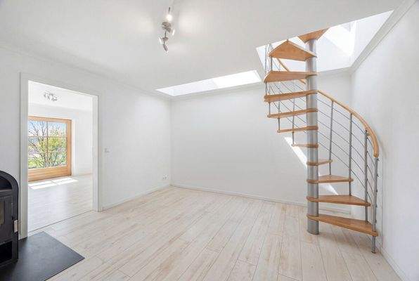 Foyer mit Treppenaufgang