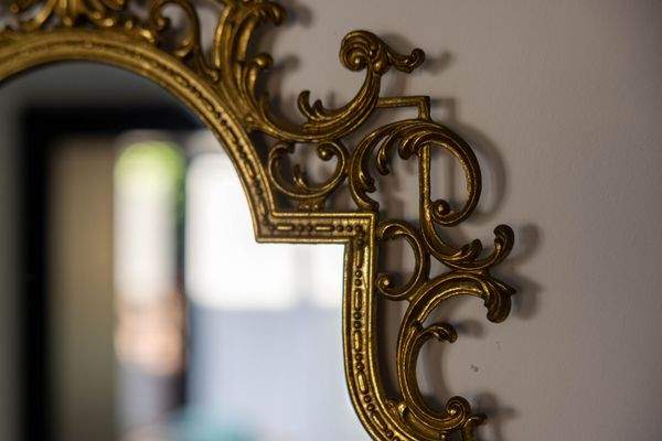 Goldener Spiegelrahmen
