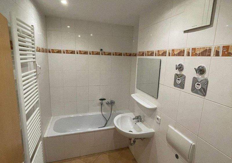 !!!! Die ist es....  :-)  hübsche 2-Raum-Wohnung Laminat & Balkon in guter Lage !!!