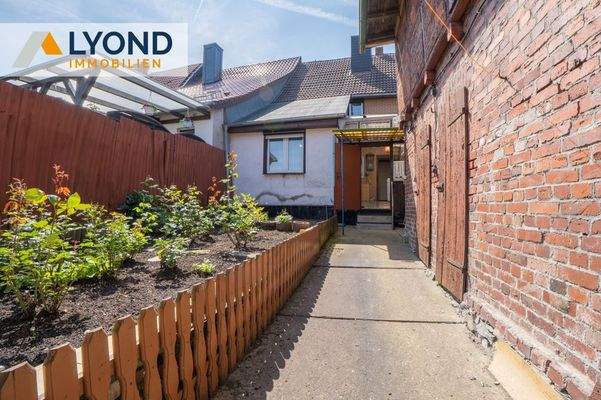 Seitenweg zum Garten