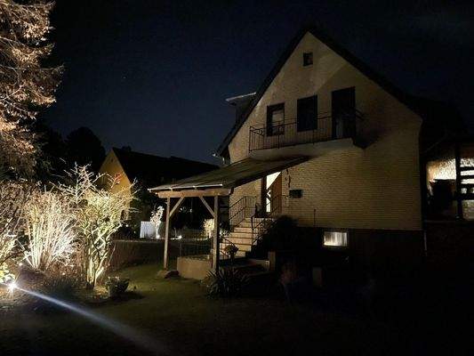 Nachtaufnahme des Hauses