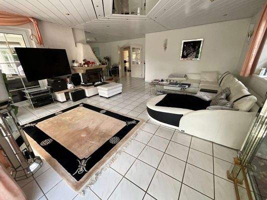 Wohnbereich mit Kamin -3