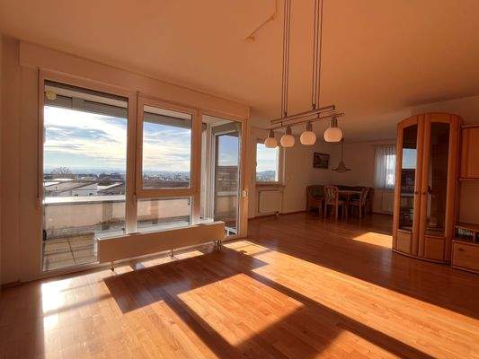 Wohnen Essen mit Zugang zum Südbalkon