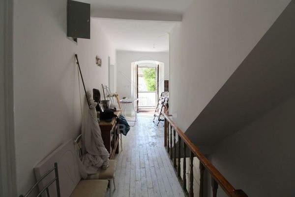 Hierüber befindet sich eine Wohnung