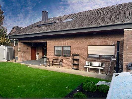 Gebäuderückansicht mit Loggien