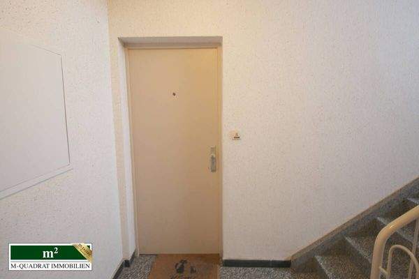 Wohnungseingang Hochparterre mit Türspion