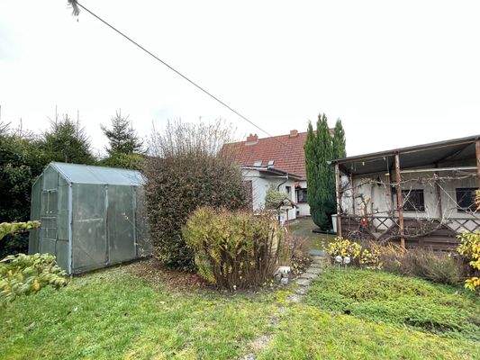 Gärtnern u.a. im Gewächshaus