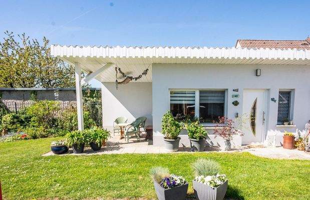 Gäste-Bungalow mit Terrasse