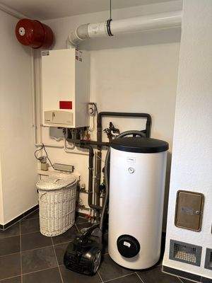 Heizungsanlage mit Warmwasserspeicher (2003)