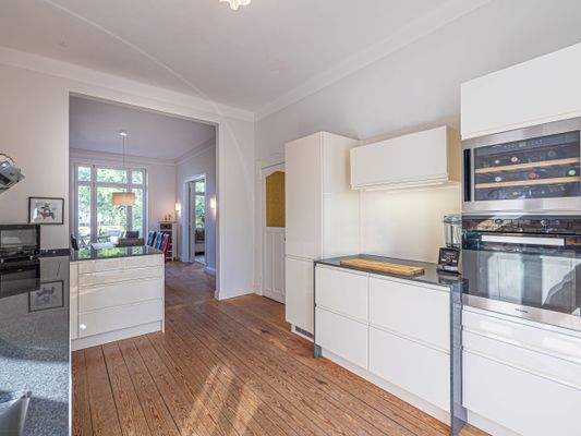 4. - in Süd-West Ausrichtung und angrenzendem großen Esszimmer..jpg