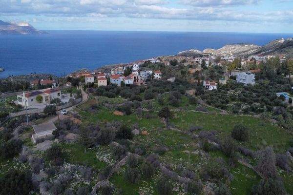 Kreta, Kokkino Chorio: Landschaftlich reizvolles Grundstück mit Meerblick zu verkaufen