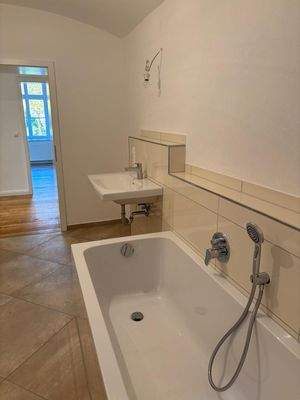 Teilansicht Badezimmer mit Fussbodenheizung