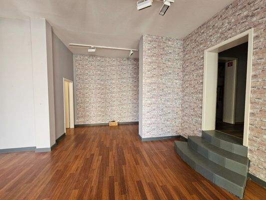 Verkaufsraum zum Lagerraum